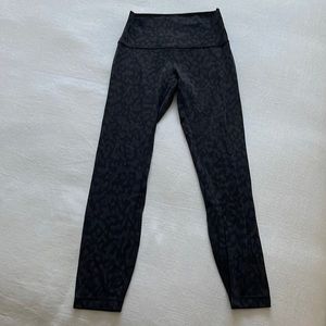 Lululemon Wunder Under 28” leggings size 6